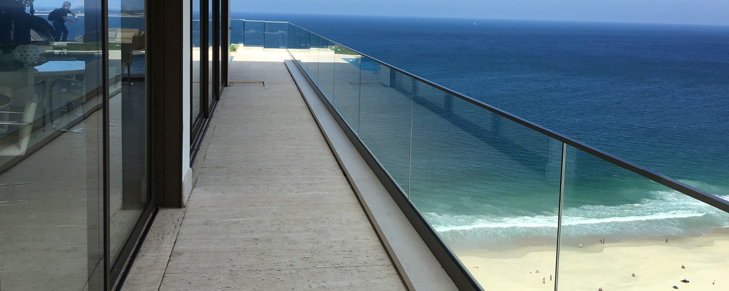 نرده شیشه ای,قیمت نرده شیشه ای,نرده شیشه ای بالکن,نرده شیشه ای پله